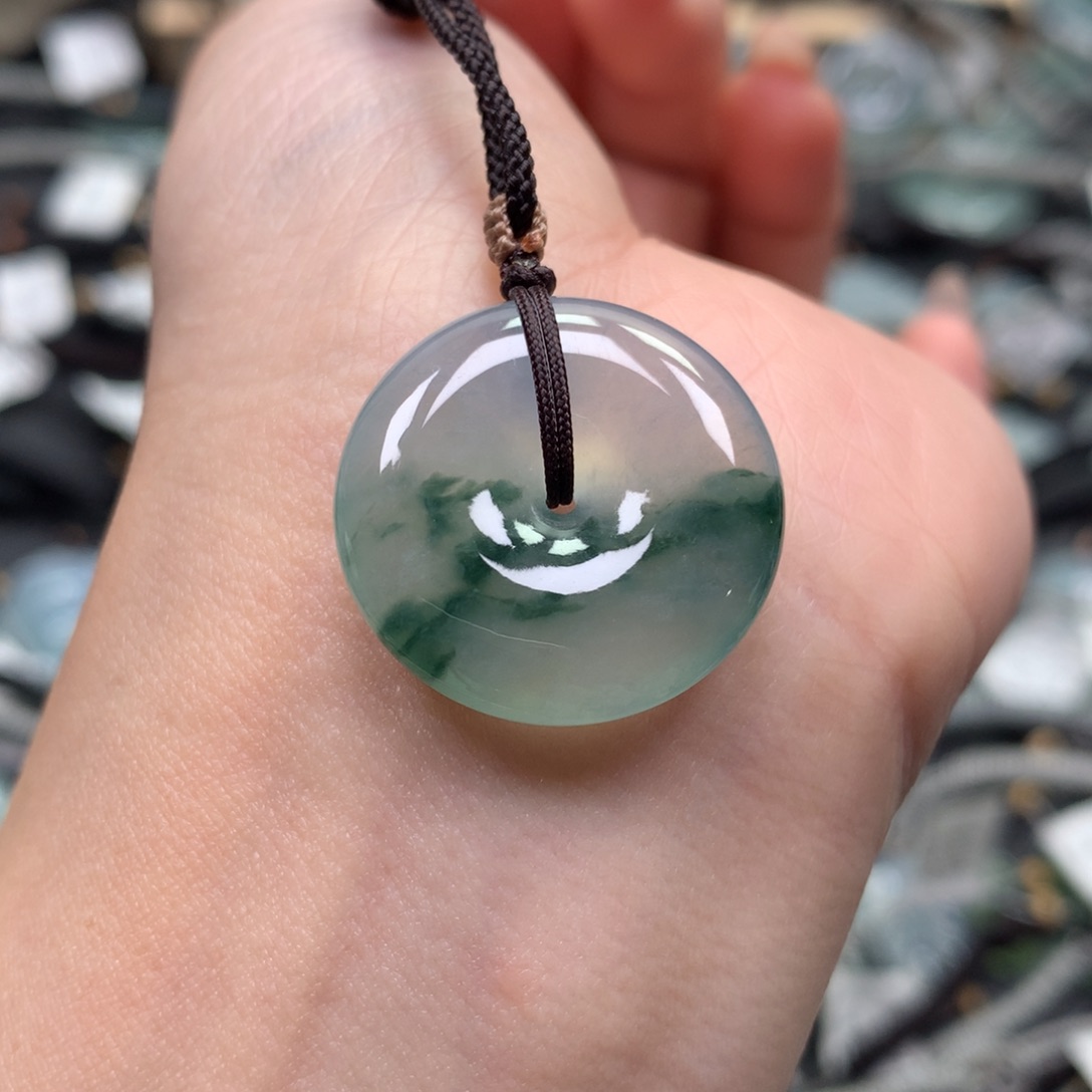 翡翠颈饰未镶嵌平安扣