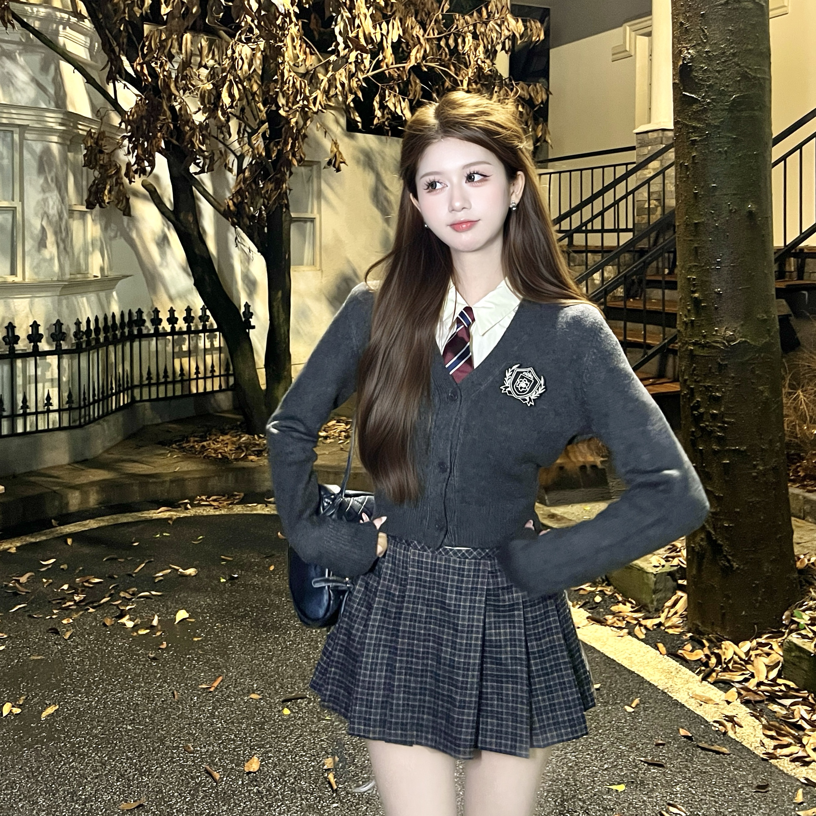 【德里学院】英伦学院风徽章刺绣长袖针织开衫高腰显瘦短裙三件套