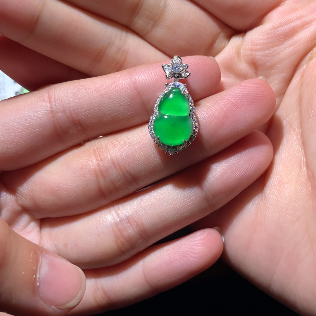 翡翠颈饰银S925镶嵌天然翡翠