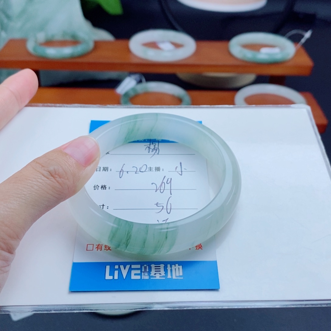 石英质玉手镯未镶嵌。***。