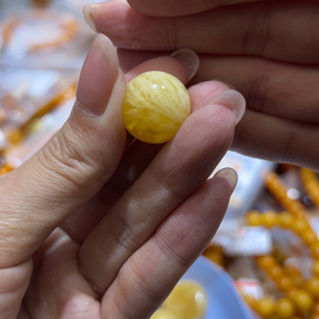 琥珀珠宝奇石未镶嵌