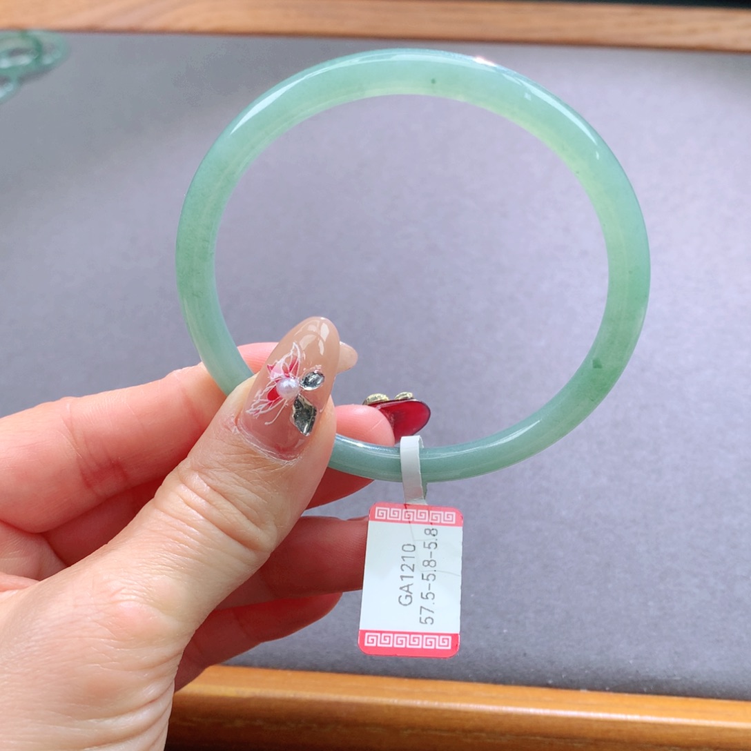 翡翠手镯未镶嵌天然翡翠手镯叮当镯