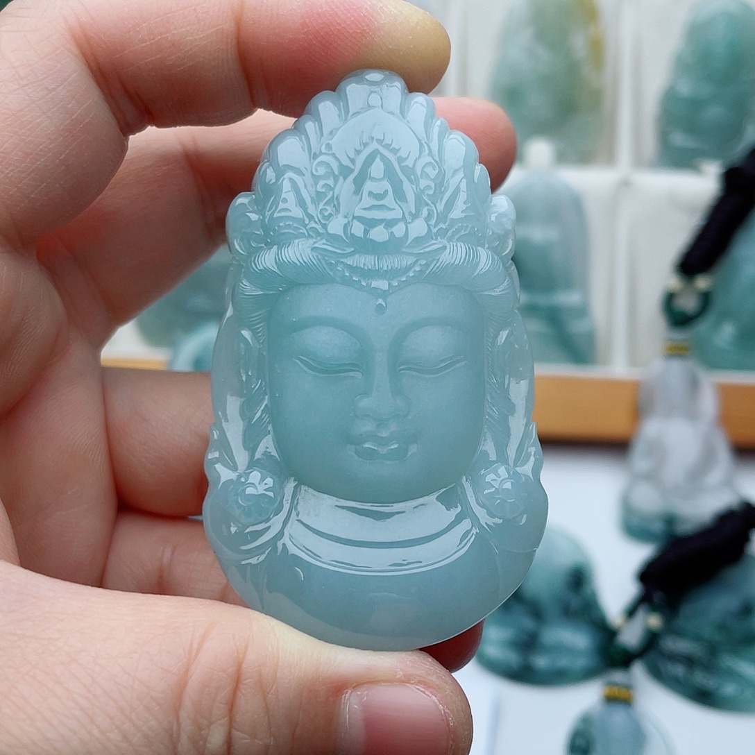 潘***哥翡翠未镶嵌颈饰观音首