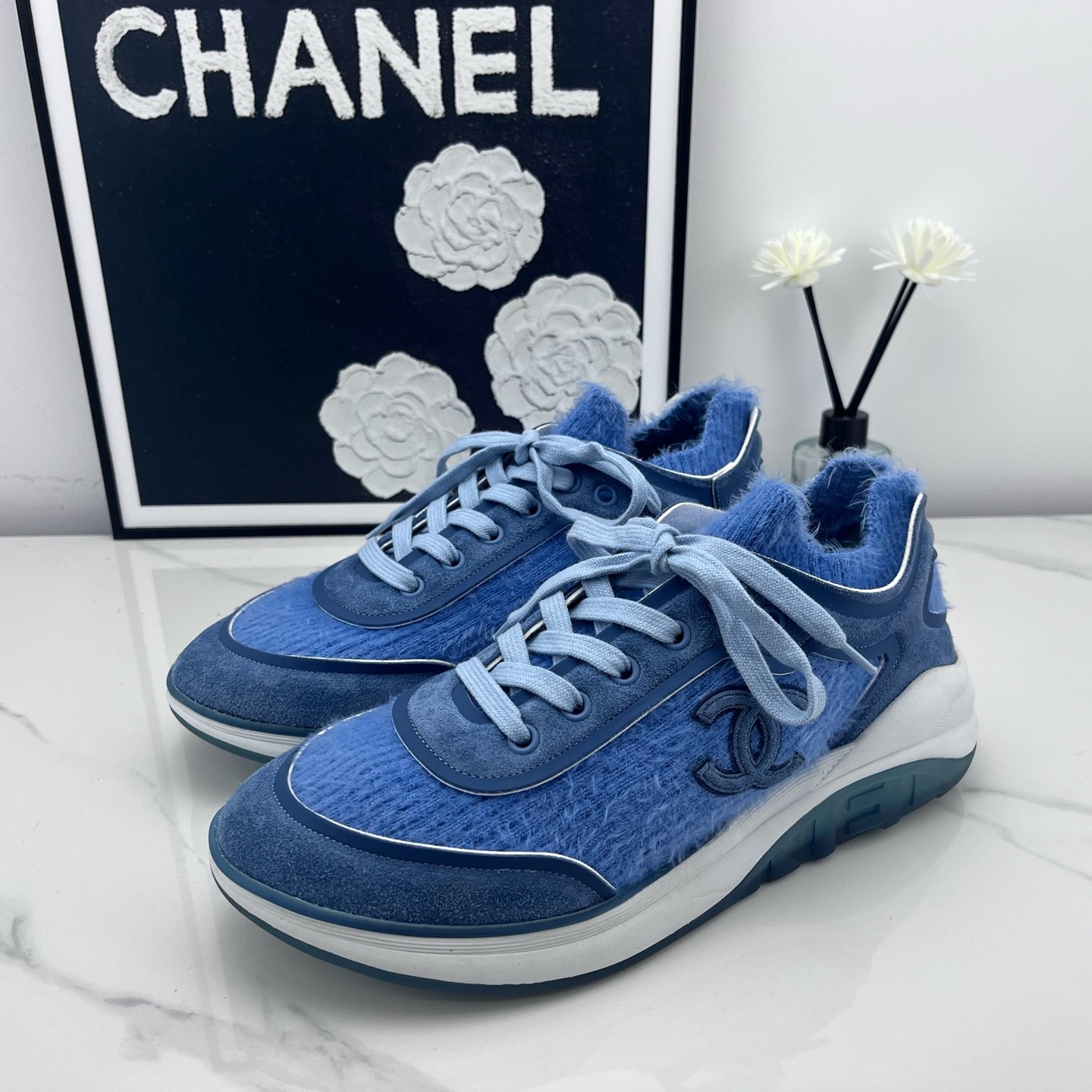 99新 Chanel/香奈儿 蓝色毛毛运动鞋 38码/jm01406