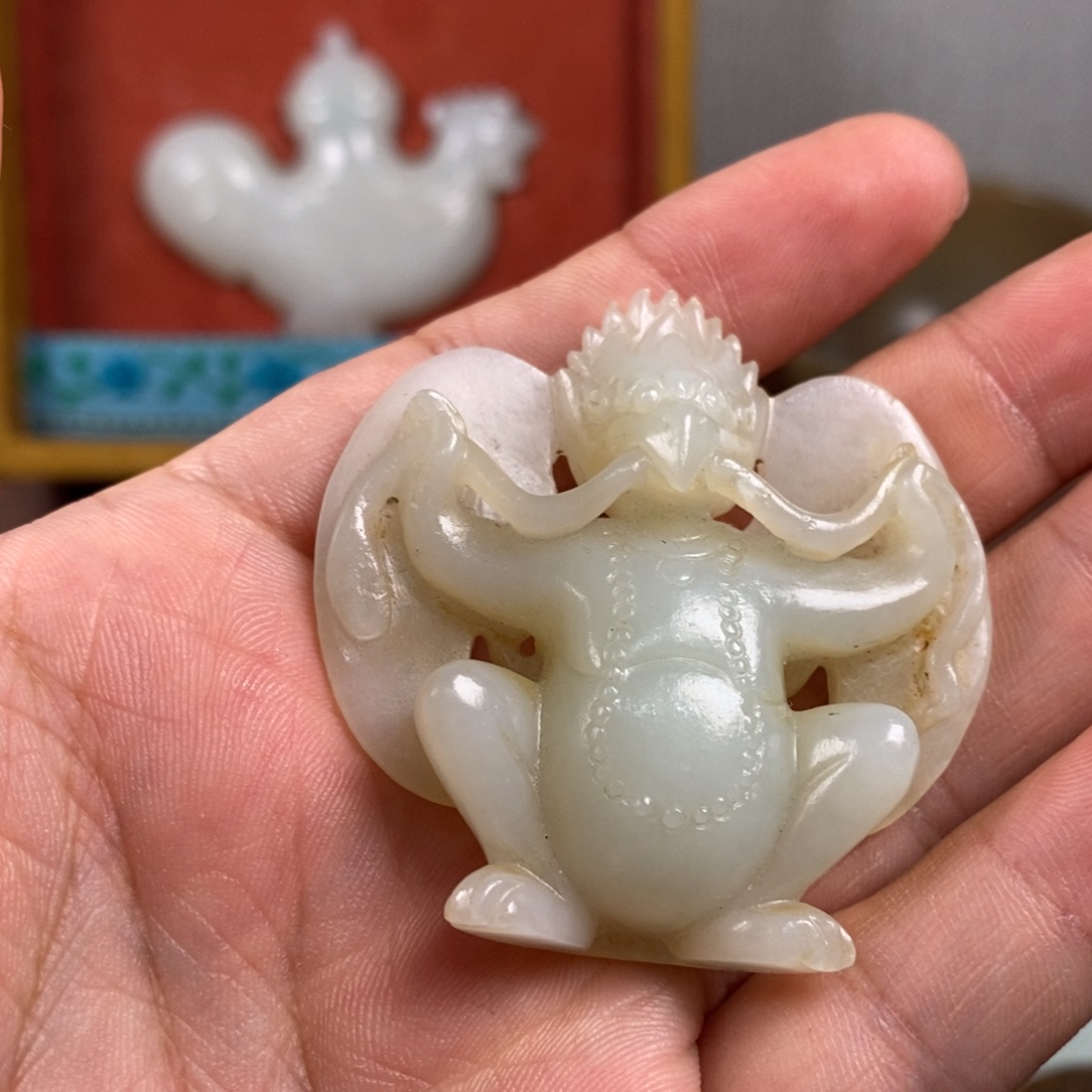 用***3非常精美得脖挂件