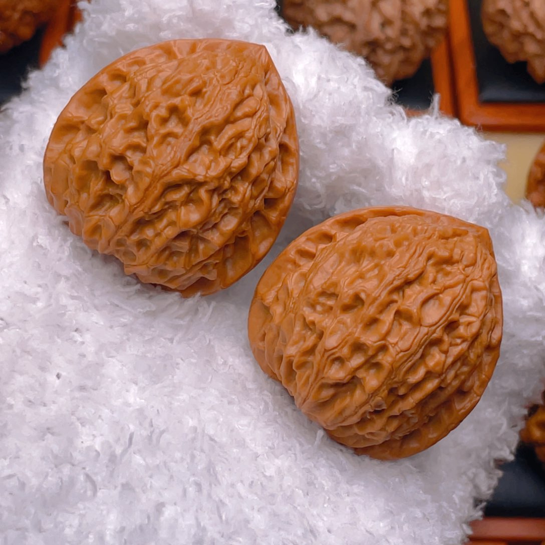 文玩核桃把件天**乐37金牛