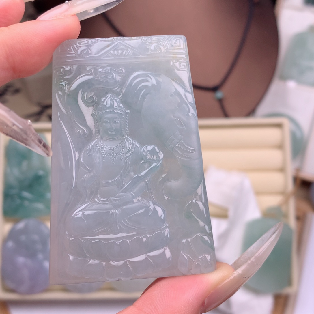 一****翡翠未镶嵌颈饰普贤