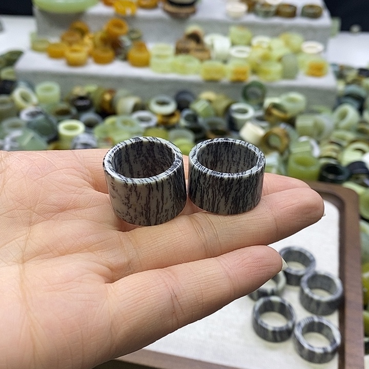 蛇纹石玉合金手镯有一个瑕不退不换