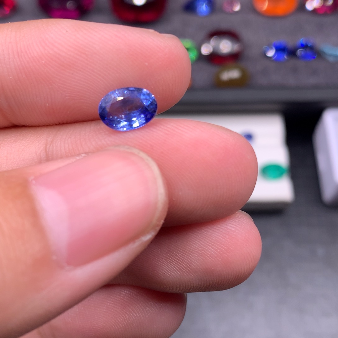 蓝宝石裸石未镶嵌1.7ct矢车菊