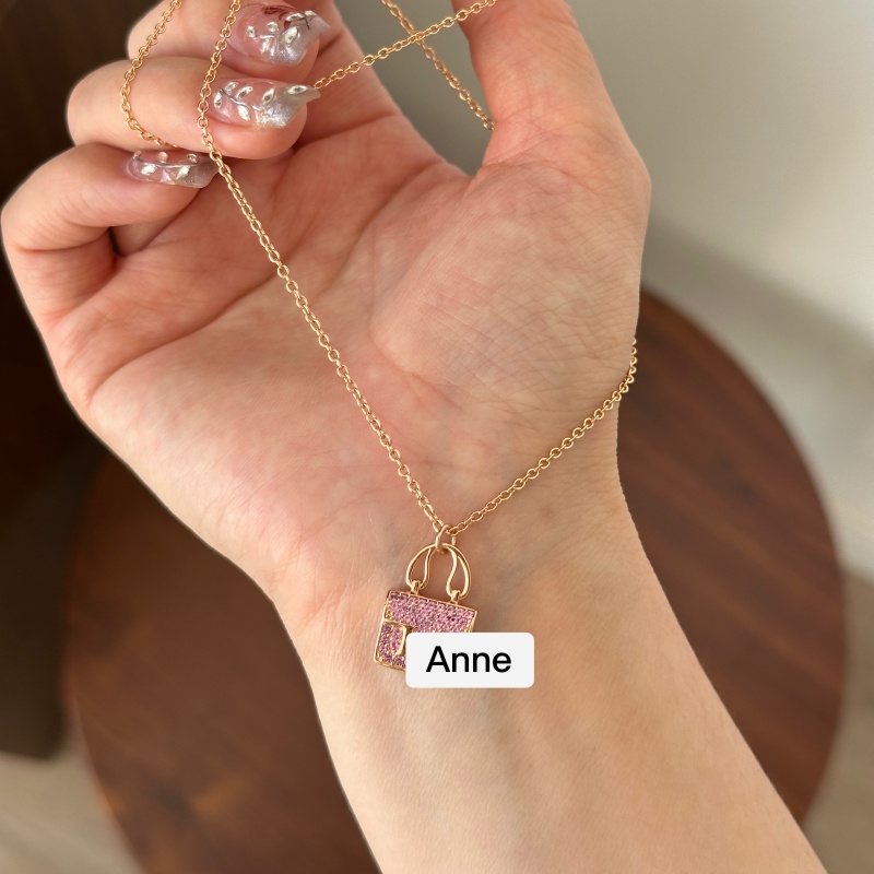 铜合金项链 轻奢粉紫镶嵌锆H字母包包项链【X639】