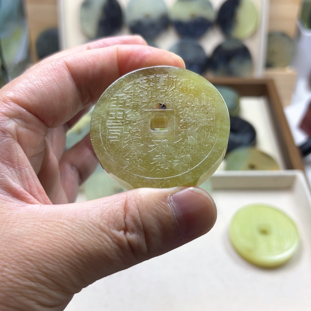 星***空蛇纹石玉合金颈饰