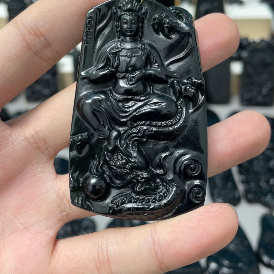 未镶嵌蛇纹石玉吊坠