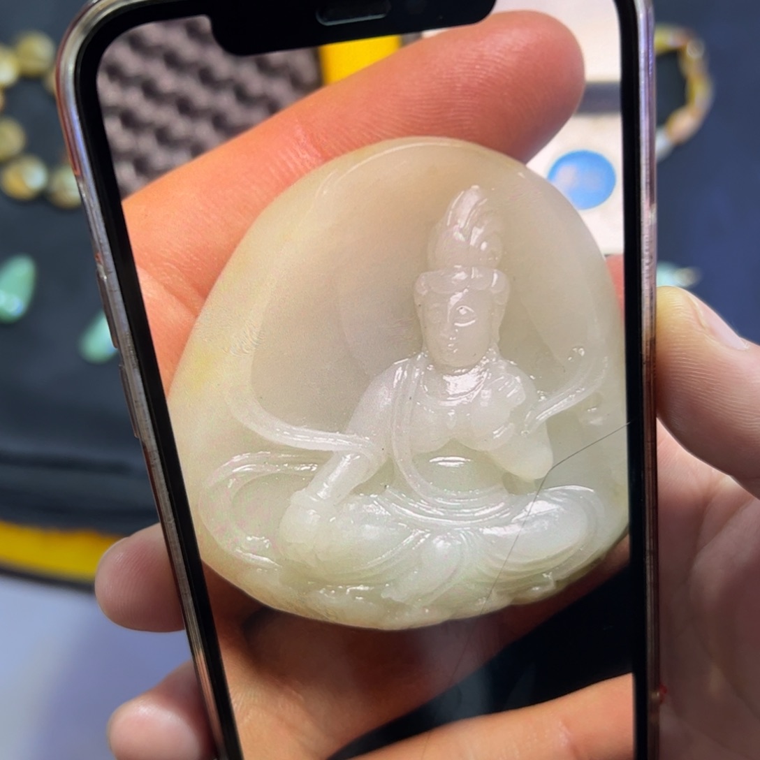 辛***巴和田玉未镶嵌颈饰