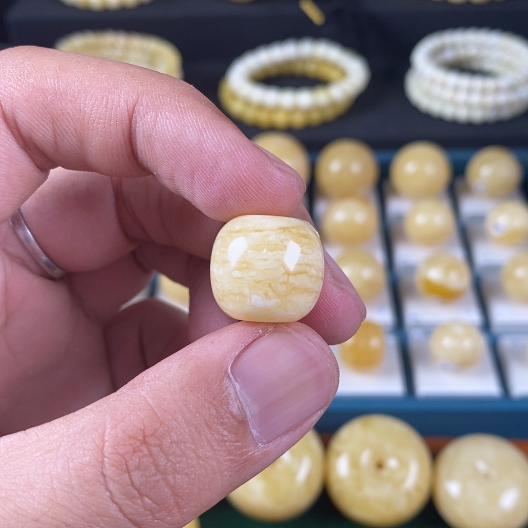 未镶嵌蜜蜡珠宝奇石