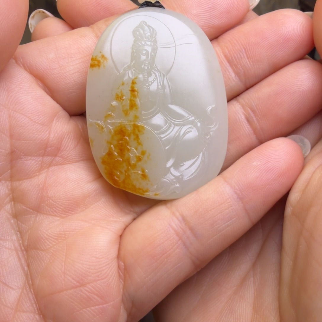 潇***^和田玉未镶嵌颈饰