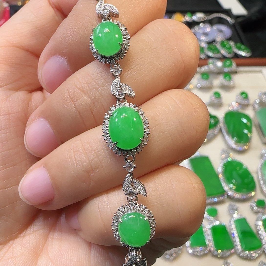 翡翠吊坠(不含链)18K金镶嵌