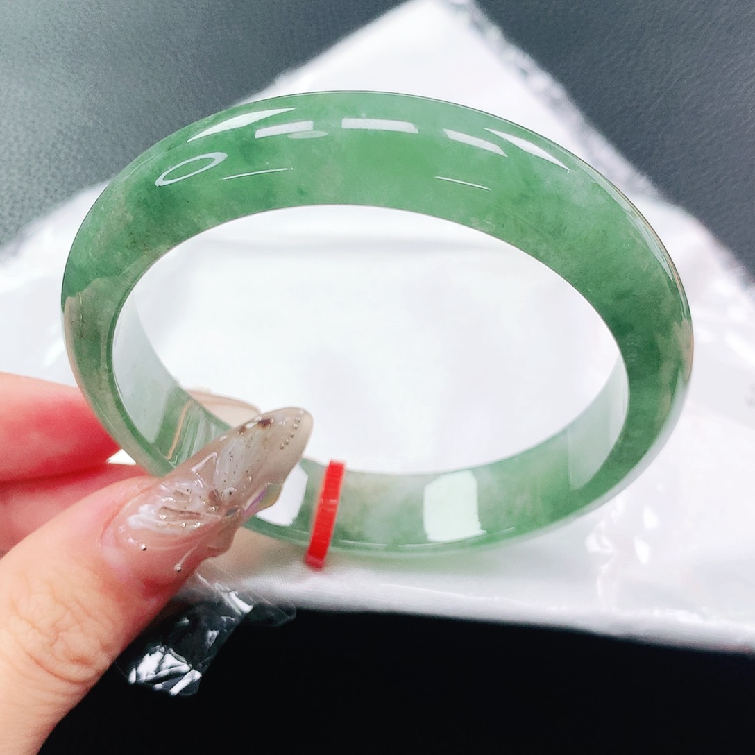 翡翠手镯未镶嵌57圈