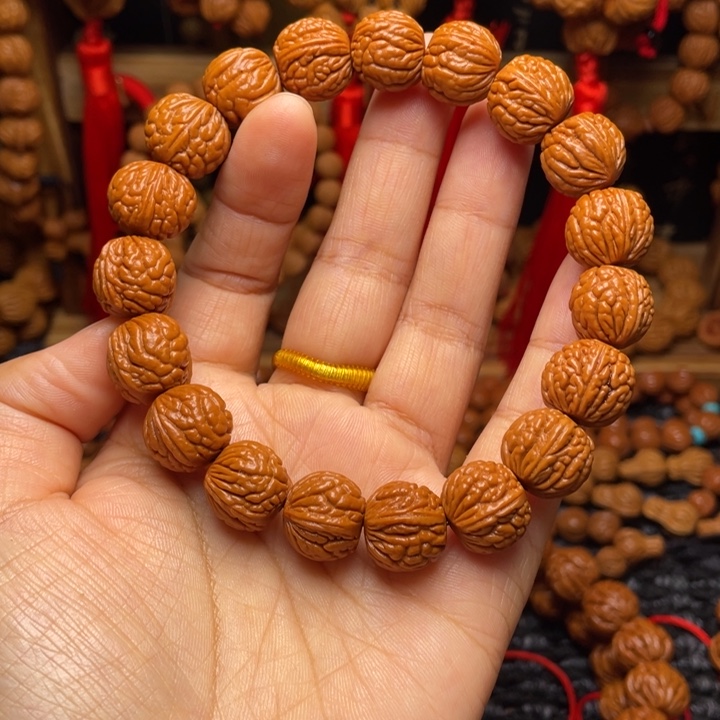 木质类龙纹桃枭挂件