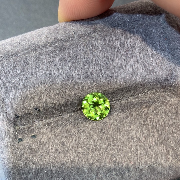 笔搁橄榄石未镶嵌2.11克拉