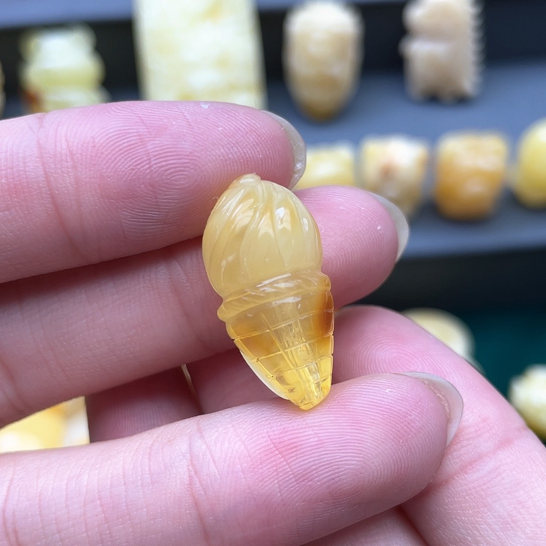 琥珀裸石未镶嵌蜜蜡