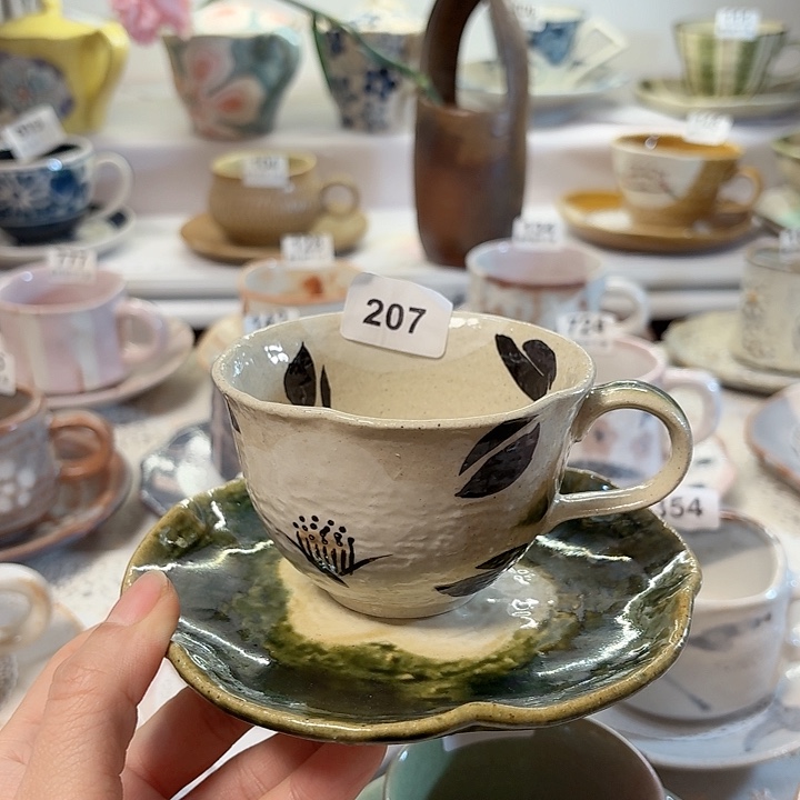 瓷片绿织布山茶花