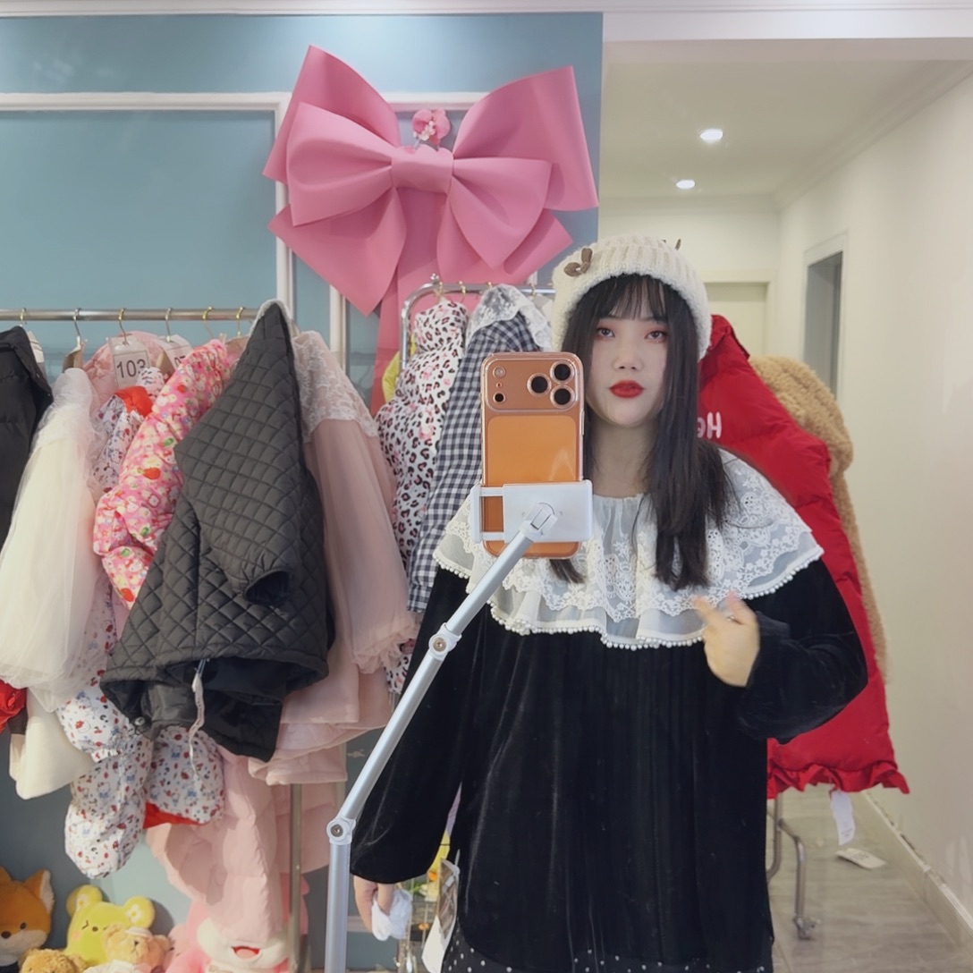 丝绒花边上衣好看