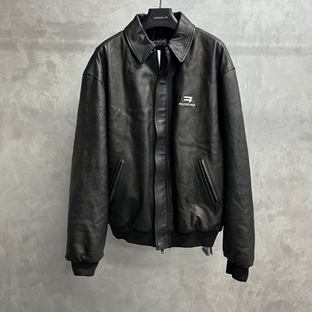 未使用 Balenciaga/巴黎世家 纯色翻领内里粒加绒休闲皮衣/xs