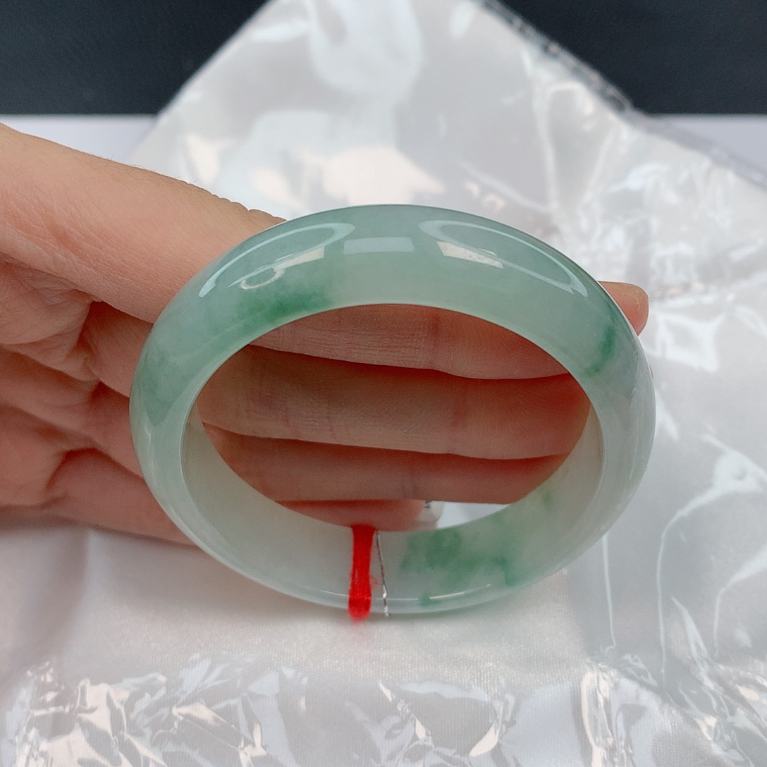 翡翠手镯未镶嵌54.2贵妃飘绿花清秀种水好