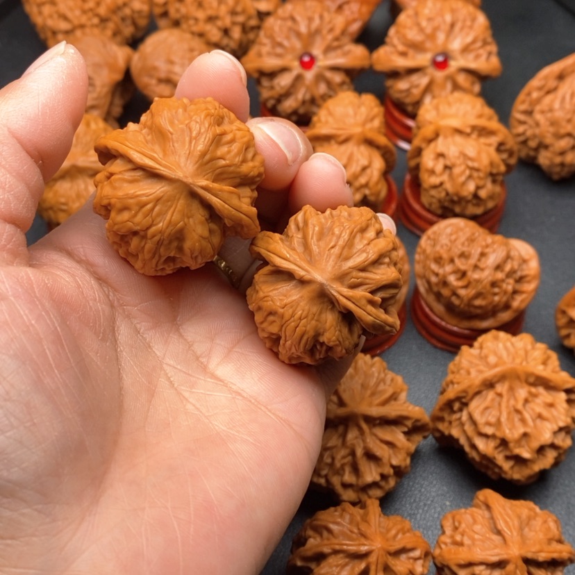 【闪购商品】文玩核桃把件36野狼