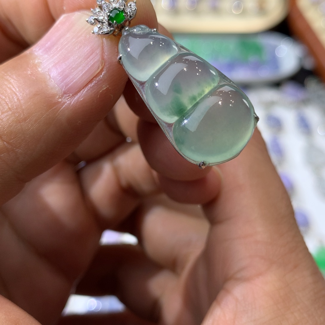 翡翠吊坠(不含链)18K金镶嵌