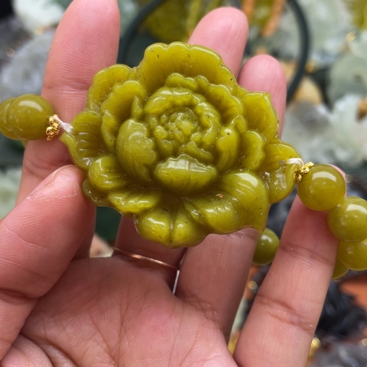 蛇纹石玉未镶嵌吊坠