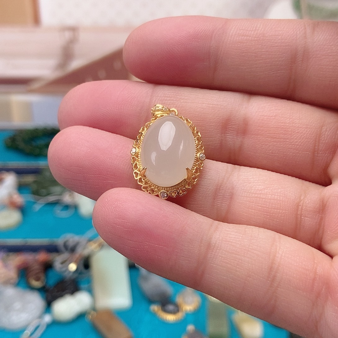 和田玉未镶嵌颈饰