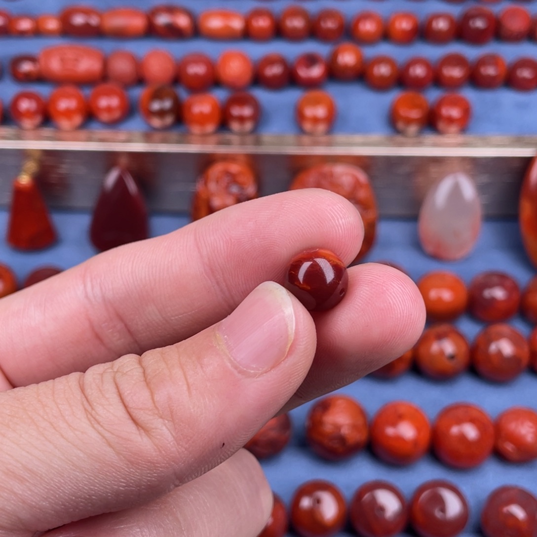 H***r南红玛瑙未镶嵌其他9mm瓦西牛血红原矿单珠