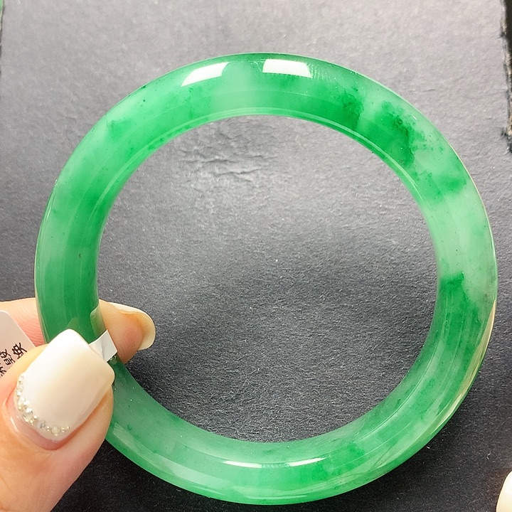 未镶嵌手镯石英质玉