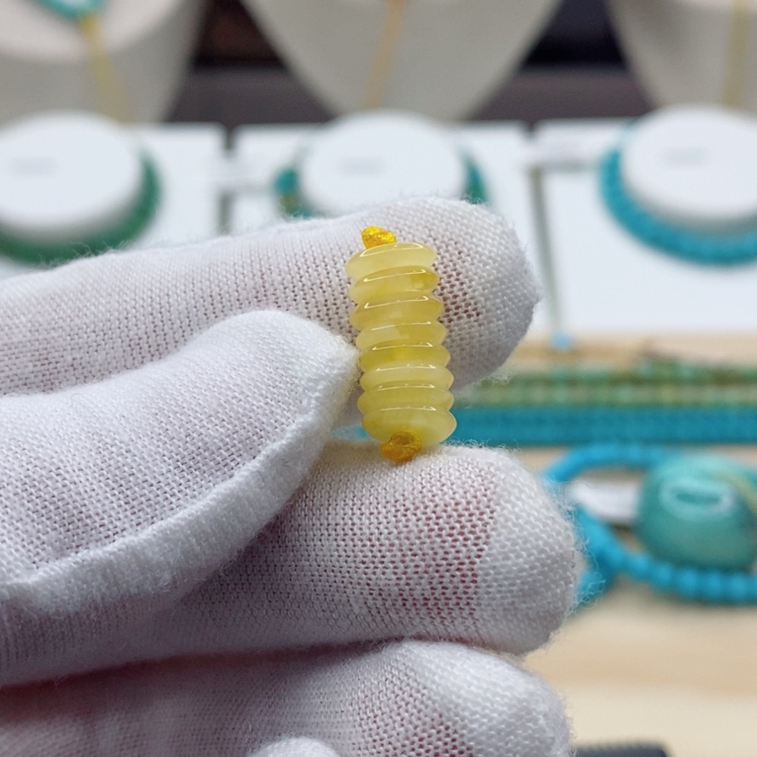 蜜蜡未镶嵌珠宝奇石