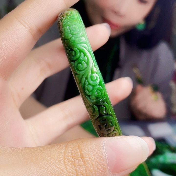 翡翠未镶嵌手镯多样性