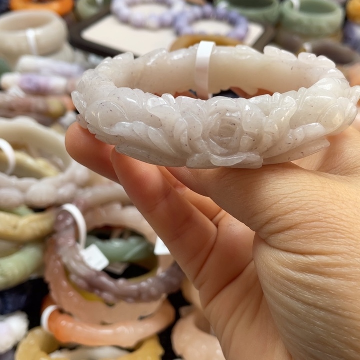 高****石英质玉未镶嵌手镯