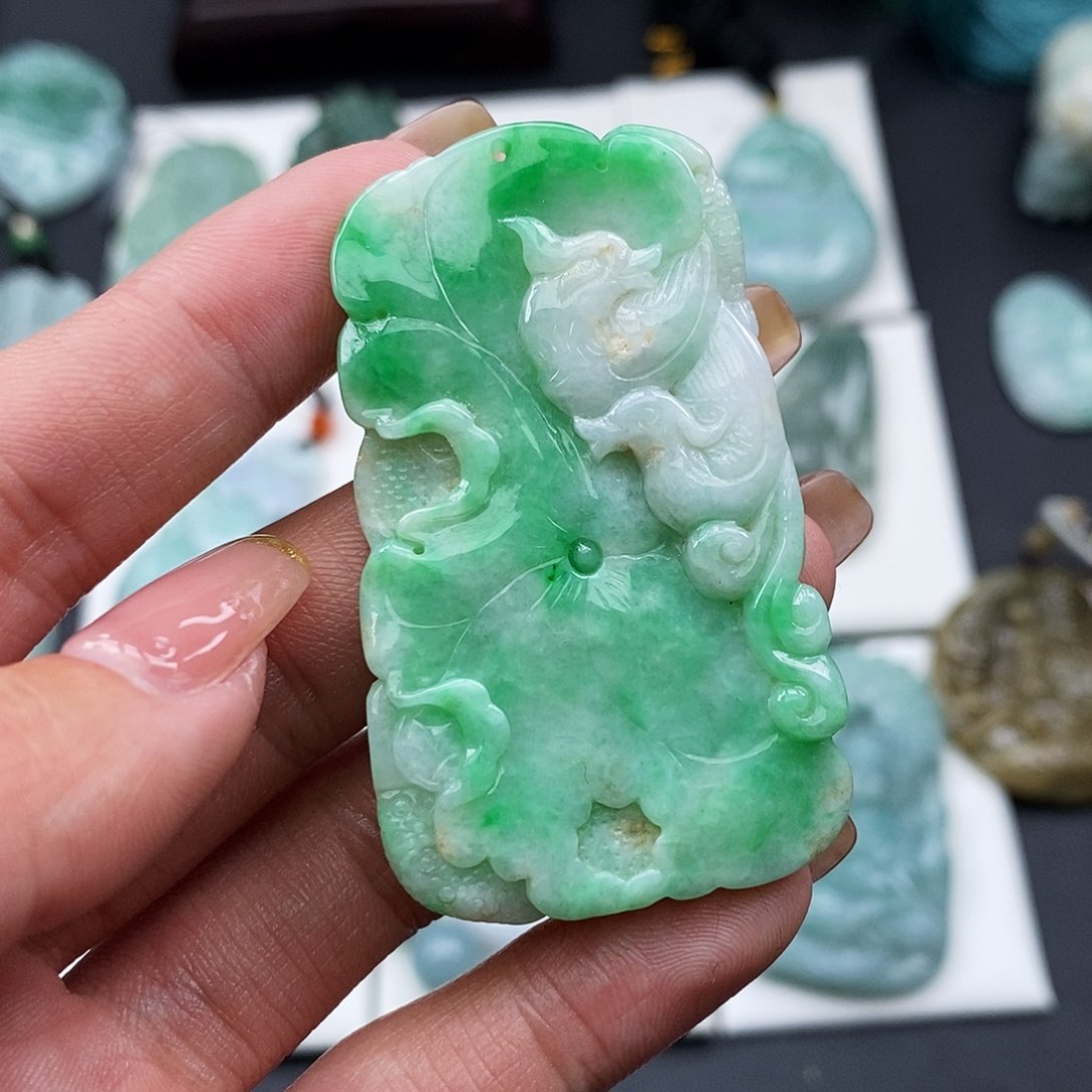翡翠颈饰未镶嵌翡翠