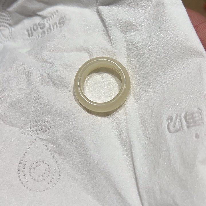 C***W和田玉未镶嵌戒指