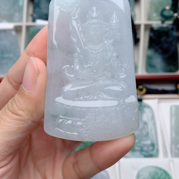 萧***箫翡翠未镶嵌颈饰虚空藏