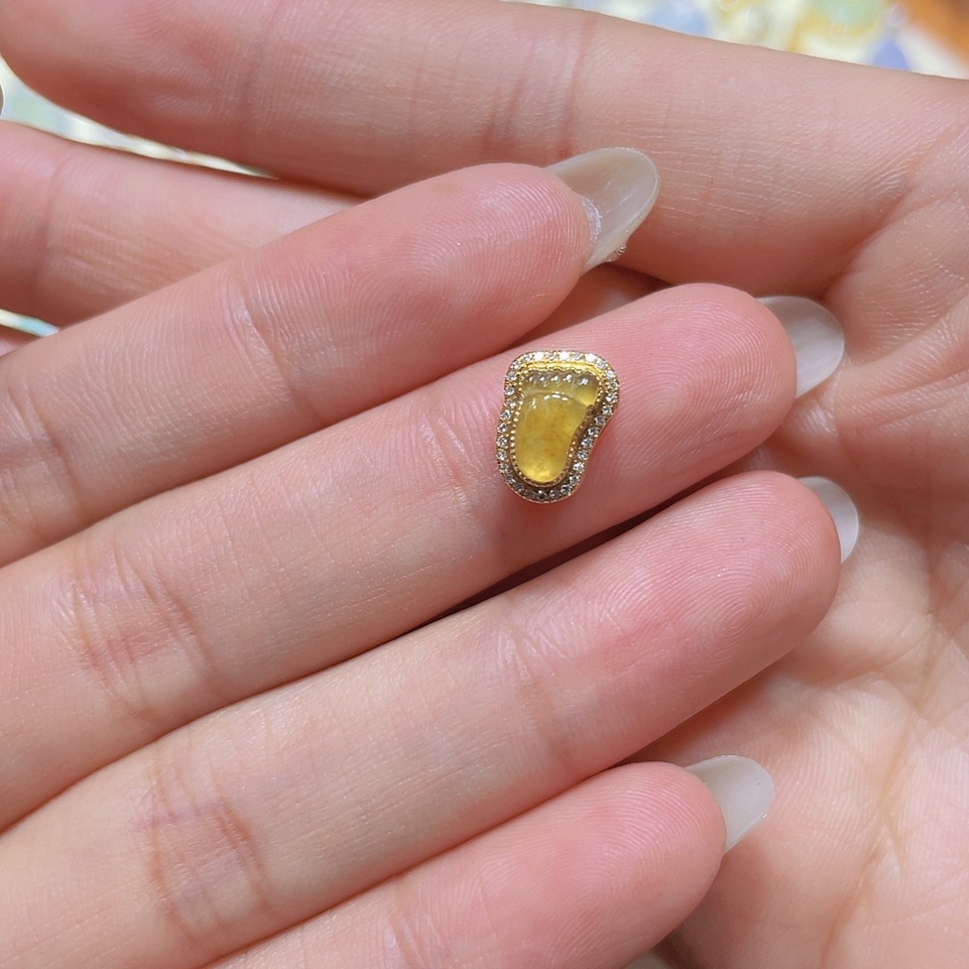 翡翠吊坠(不含链)18K金镶嵌