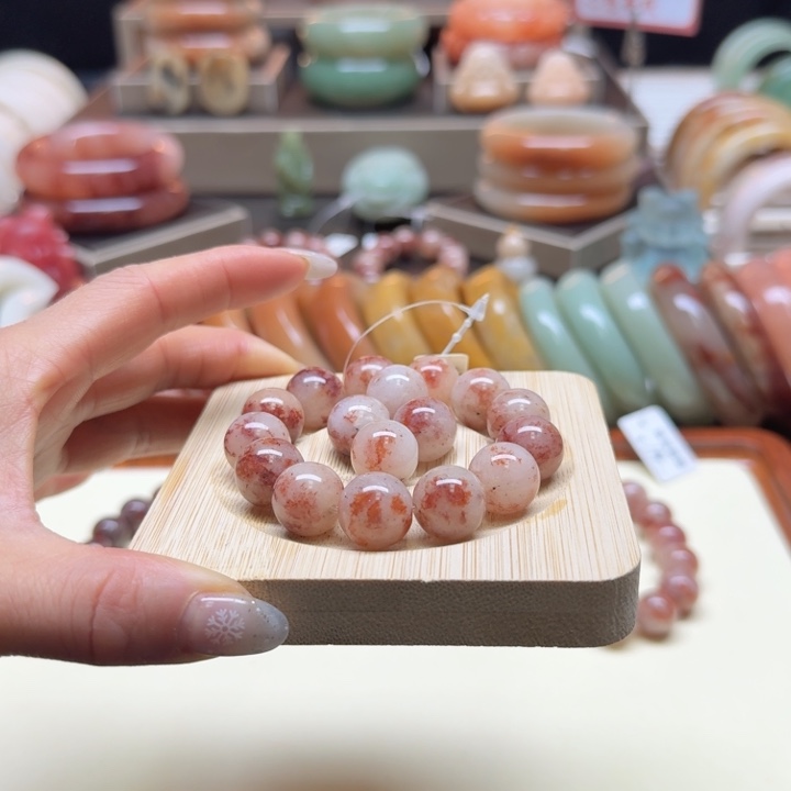 石英岩玉未镶嵌手镯