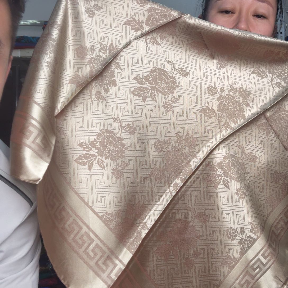 杭州丝绸米长，宽110卡其色