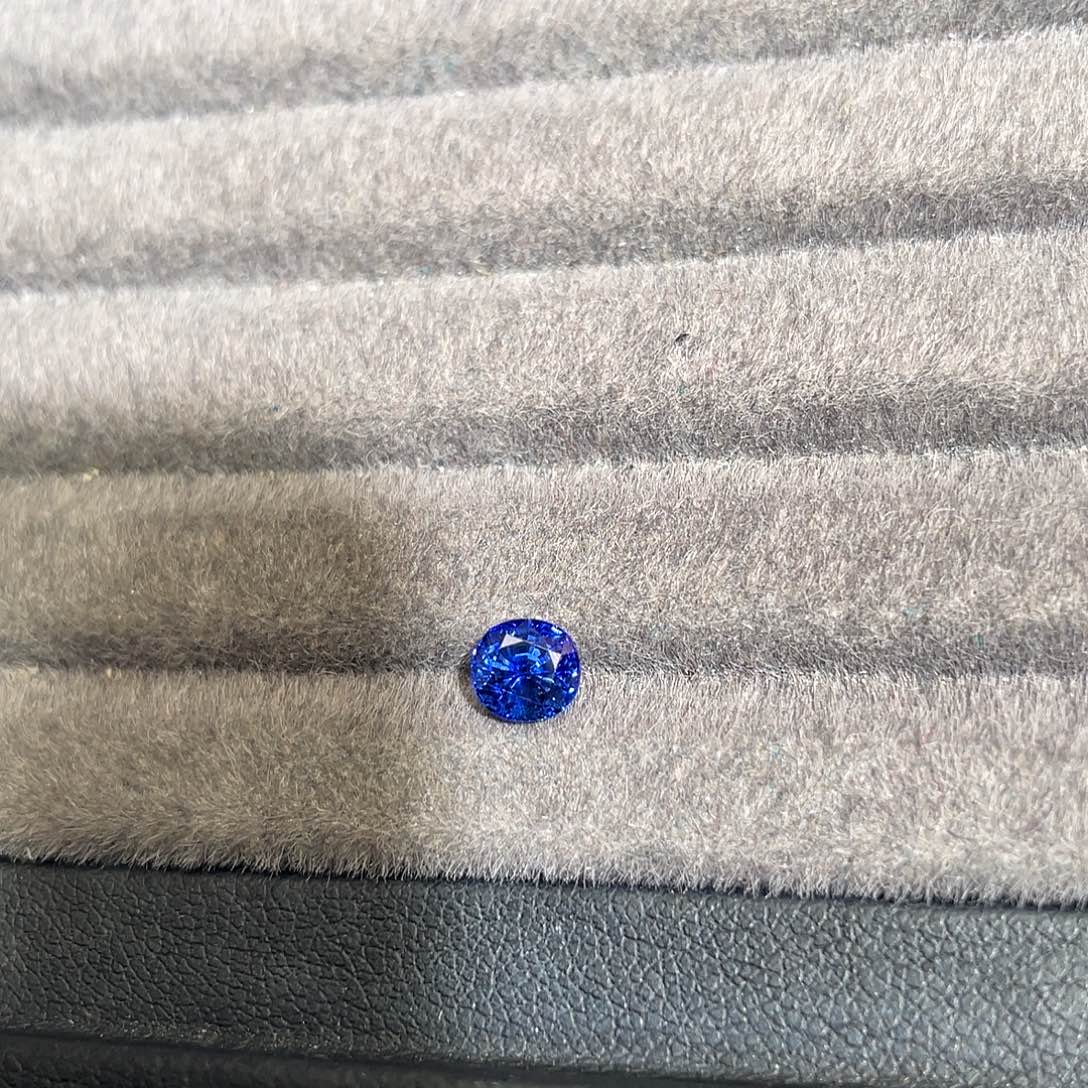 蓝宝石裸石1.1ct皇家蓝吉尔德