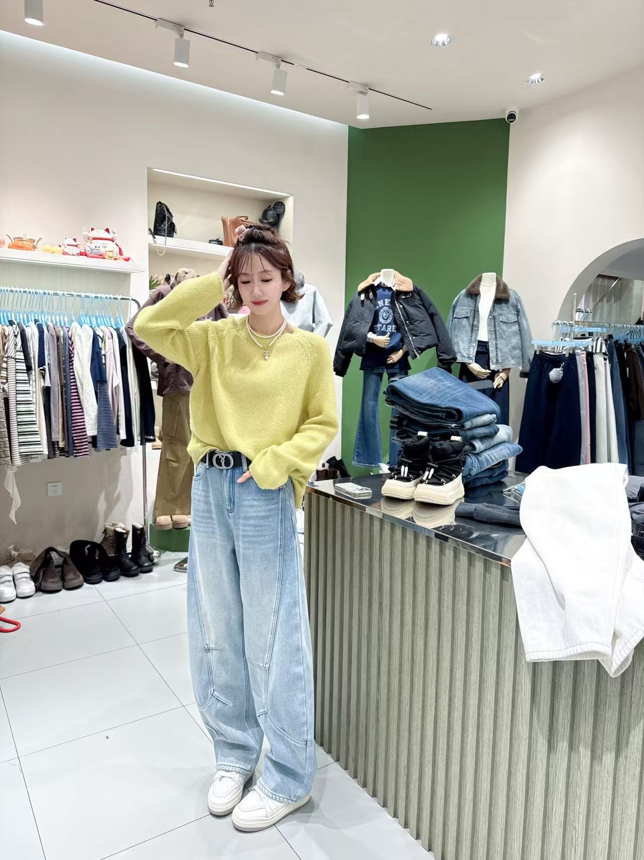 女皇【立体裁剪线条加绒加厚弯刀裤】牛仔裤