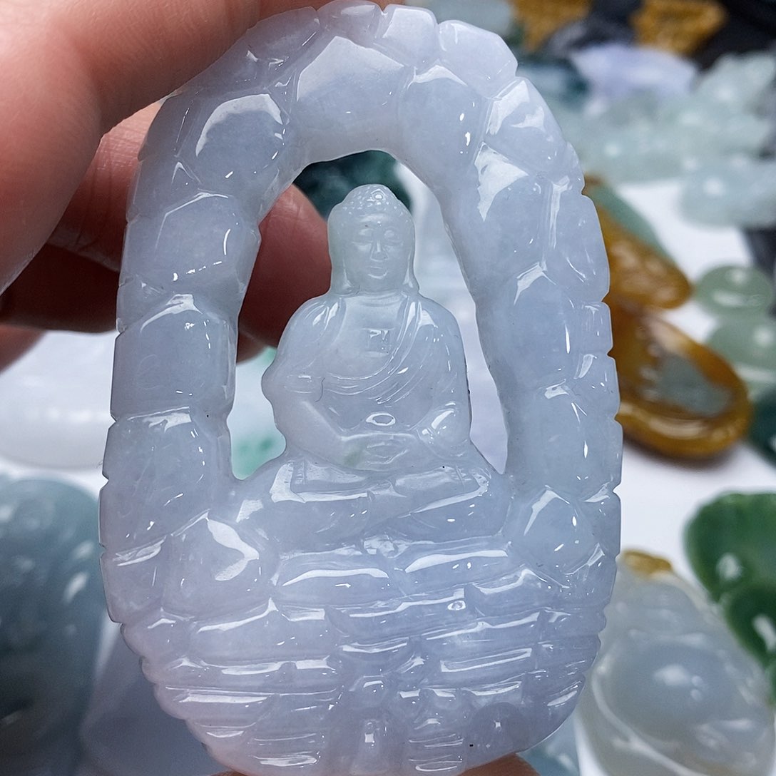 翡翠颈饰未镶嵌大日如来