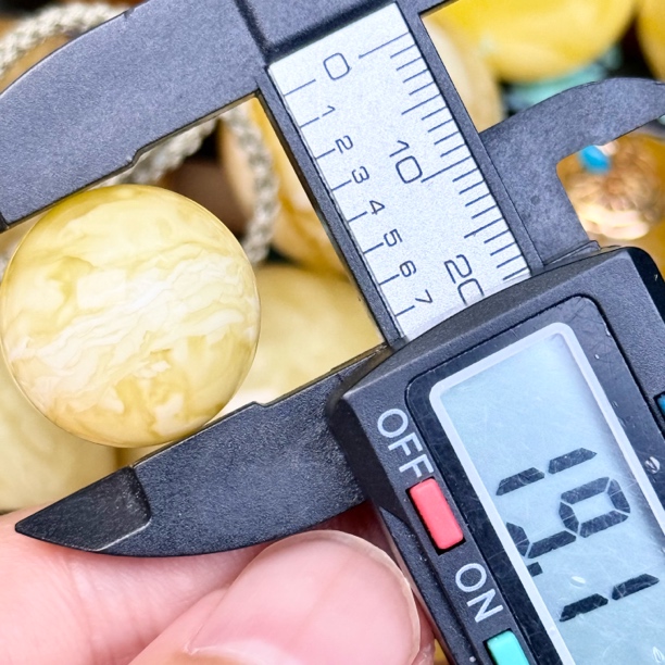 19.1mm俄料国矿一级料浓瓷白妖孽虎皮纹千层雪橘底金溶洞蜜蜡圆珠