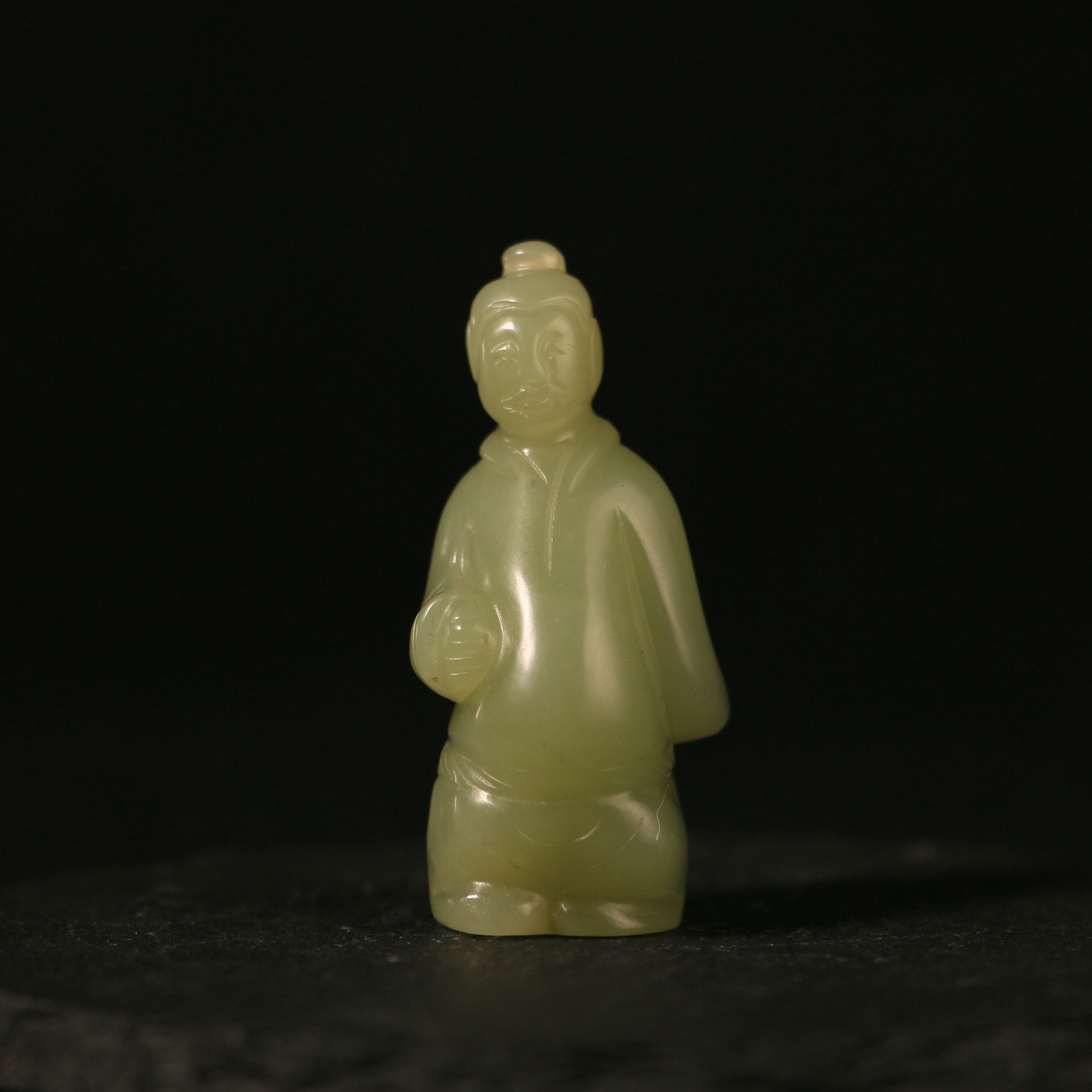 10C9  明 青玉人物站像