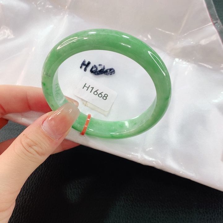 翡翠未镶嵌手镯天然翡翠手镯01