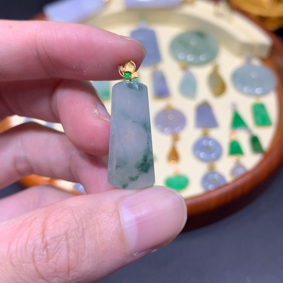 翡翠吊坠(不含链)18K金镶嵌